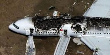 ببینید | تنها بازمانده سقوط هواپیما در احمدآباد در آخرین لحظه از هواپیما بیرون پرید