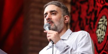 کنایه پویانفر به جبلی درپی تعطیلی برنامه ماجرای جنگ/ ساخت این برنامه تضعیف صداوسیما نیست