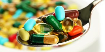 این ۳ مکمل را زیاد مصرف نکنید!