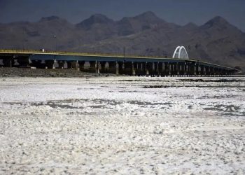 استاندار آذربایجان‌غربی: وضعیت دریاچه ارومیه مناسب نیست / خشک شدن نگین آبی آذربایجان تاثیر منفی بر منطقه دارد