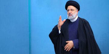 ببینید | روایت حجت‌الاسلام مومنی از لحظه دفن پیکر شهید رئیسی