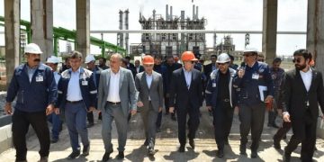 حمایت استاندار آذربایجان شرقی از طرح های توسعه پتروشیمی تبریز