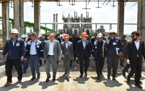 حمایت استاندار آذربایجان شرقی از طرح های توسعه پتروشیمی تبریز