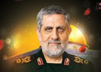 تصویری از حاج رمضان در کنار رهبران مقاومت