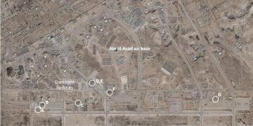 ببینید | تصاویر ماهواره‌ای از نقطه‌زنی موشک ایران در پایگاه آمریکا