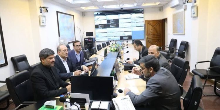 در سفر معاون وزیر راه به آذربایجانغربی چه تصمیماتی گرفته شد ؟ / این استان شایسته جادههای ایمن است