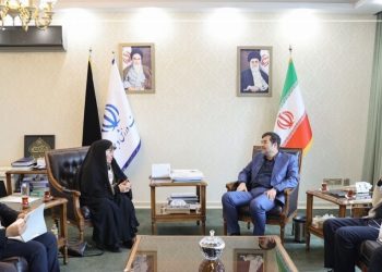 پیگیری احداث سالن ۱۲ هزار نفری و تکمیل استادیوم ۱۵ هزار نفری در دیدار نماینده ارومیه با وزیر ورزش