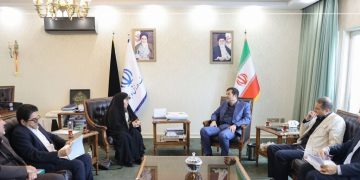 پیگیری احداث سالن ۱۲ هزار نفری و تکمیل استادیوم ۱۵ هزار نفری در دیدار نماینده ارومیه با وزیر ورزش