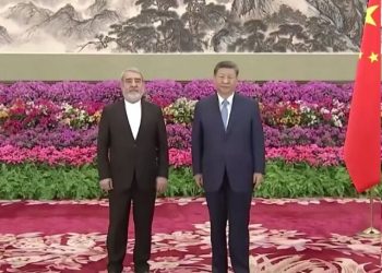 رحمانی فضلی استوارنامه‌اش را با بالاترین سطح اختیارات دیپلماتیک به شی‌جین‌پینگ تقدیم کرد/عکس