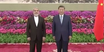 رحمانی فضلی استوارنامه‌اش را با بالاترین سطح اختیارات دیپلماتیک به شی‌جین‌پینگ تقدیم کرد/عکس