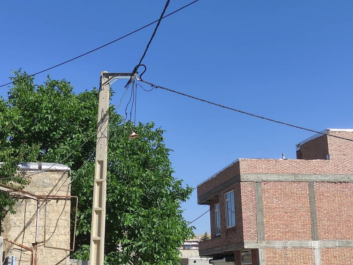 نوسازی شبکه برق ۱۶ روستای شهرستان پیرانشهر
