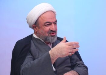 هر کاری برای دیده شدن، حتی خلاف نظر رهبری!