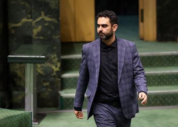 مجلس یک نفره اداره می‌شود