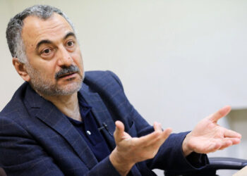 در دوماه آخر منتهی به جنگ مسئله اصلی کشور پیامک حجاب و سگ گردانی بود