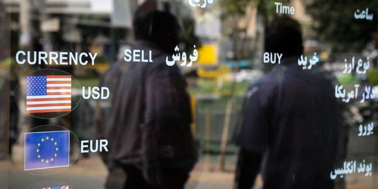 قیمت جدید دلار، یورو و سایر ارزها امروز ۱۲ مردادماه ۱۴۰۴/ دلار از مرز روانی عبور کرد