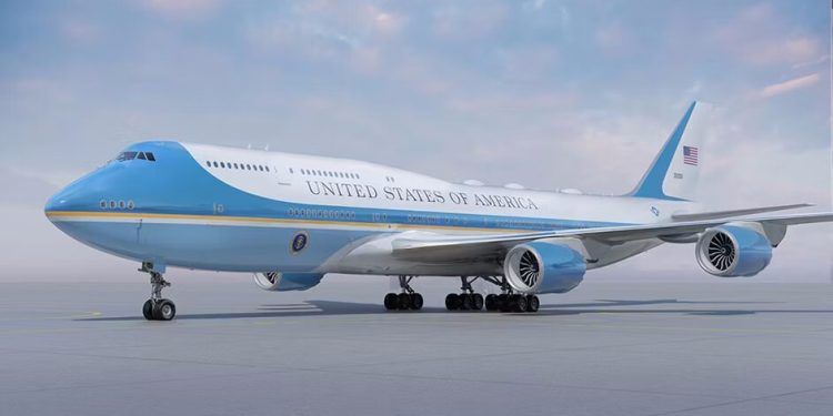 ببینید | لحظه سوار شدن ترامپ به ایر فورس وان؛ سفر به آلاسکا برای دیدار با پوتین