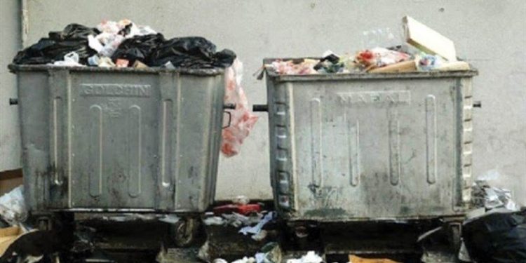 جوی شهری که در آن موش و بطری روان است/ عکس