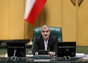 نیکزاد: تشکیل شورای عالی دفاع باید به تائید رهبری برسد/ رسایی: تعطیل کنیم برویم/ ما را سر کار گذاشته‌اند؛ صحن هیچکاره است؛ شوراهای دیگر هم درست می‌شود