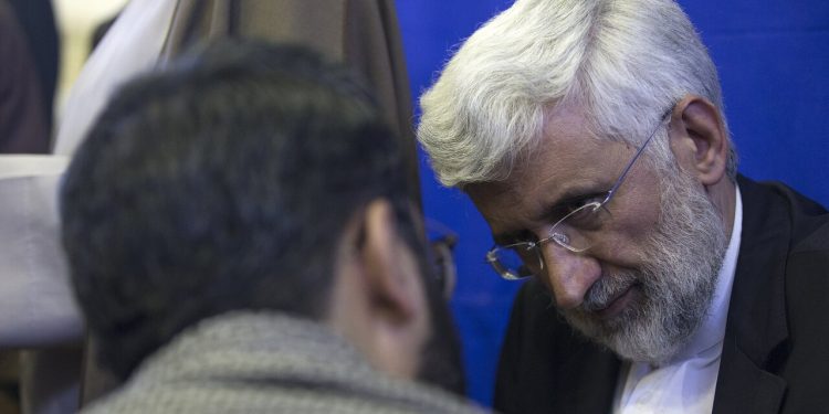 حمله روزنامه اصولگرا به سعید جلیلی: ملتی را که گوساله پرست می‌نامید، شایسته احترام فراوانند / چرا فکر می‌کنید رهبری غایب است؟