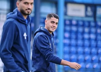 ببینید | لحظه ورود سعید سحرخیزان به ساختمان باشگاه استقلال برای عقد قرارداد