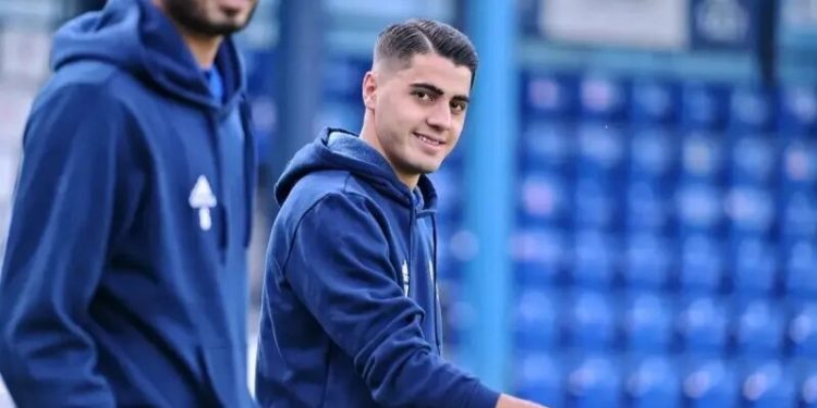 ببینید | لحظه ورود سعید سحرخیزان به ساختمان باشگاه استقلال برای عقد قرارداد