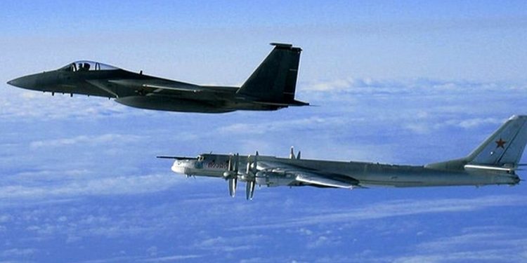 ببینید | بدرقه جالب هواپیمای پوتین با جنگنده‌های F-۲۲ آمریکایی در آسمان آلاسکا