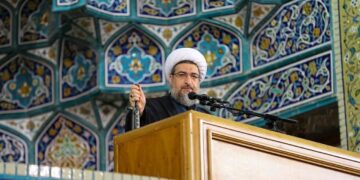 امام جمعه تبریز: مکانیسم ماشه تاثیری در اراده ملت ایران ندارد