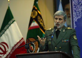 امیرحاتمی: ارتش به هر متجاوزی پاسخی پشیمان‌کننده‌تر می‌دهد