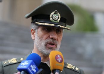 تهدید دشمن را تمام شده تلقی نمی‌کنیم