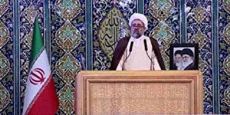 خطیب جمعه تبریز: آمریکا به هیچ عهد و پیمانی پایبند نیست