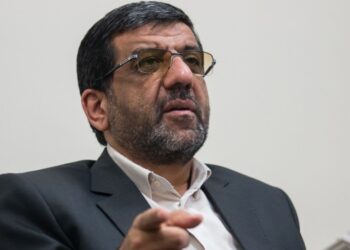 آینه را با دستمال چرکین پاک نمی‌کنند!
