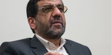 آینه را با دستمال چرکین پاک نمی‌کنند!