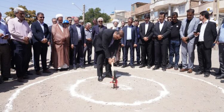 عملیات اجرایی شبکه فاضلاب هادیشهر آغاز شد