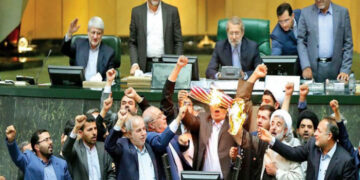 شما باید قاعدتا و اخلاقا ساکت باشید
