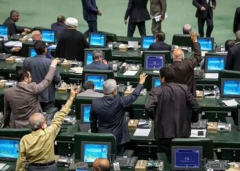 بستن تنگه هرمز و خروج از «ان‌پی‌تی» بهانه به دست دشمن می‌دهد