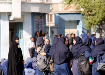 ۱۰ ویژگی کیف و کفش مناسب دانش‌آموزان