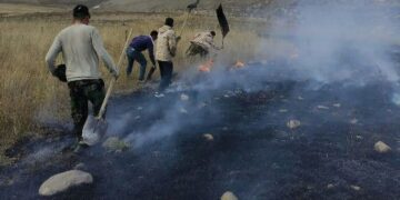 مهار حریق در منطقه ایشیقلو شهرستان ورزقان