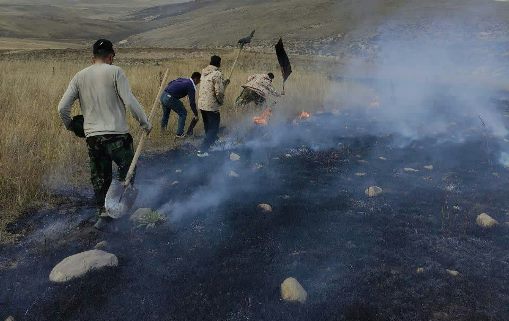 مهار حریق در منطقه ایشیقلو شهرستان ورزقان