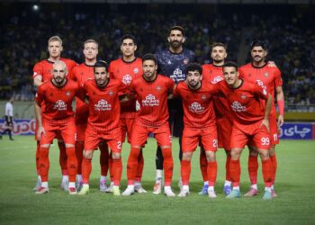 قهرمان در نصف جهان به صدر برگشت