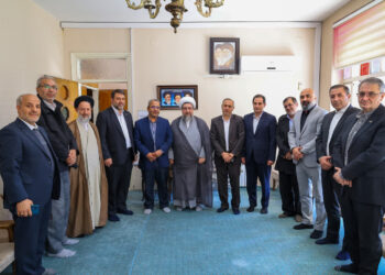 دیدار مسئولان صنعت و معدن استان با امام جمعه تبریز