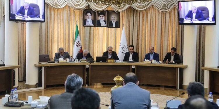 استاندار آذربایجان شرقی: هیچ فرد یا گروهی حق ندارد خانواده‌ شهدا را مصادره کند