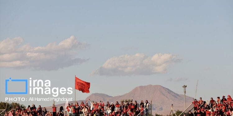 روایت جدید هواداری / بانوان هم‌پای مردان