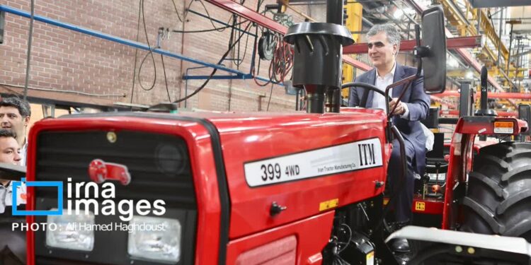 نوسان ارز به شرایط ثبات بازمی گردد/ قصدی برای تغییر نرخ ارز کالاهای اساسی نداریم‌