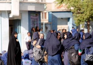 ۱۰ ویژگی کیف و کفش مناسب دانش‌آموزان