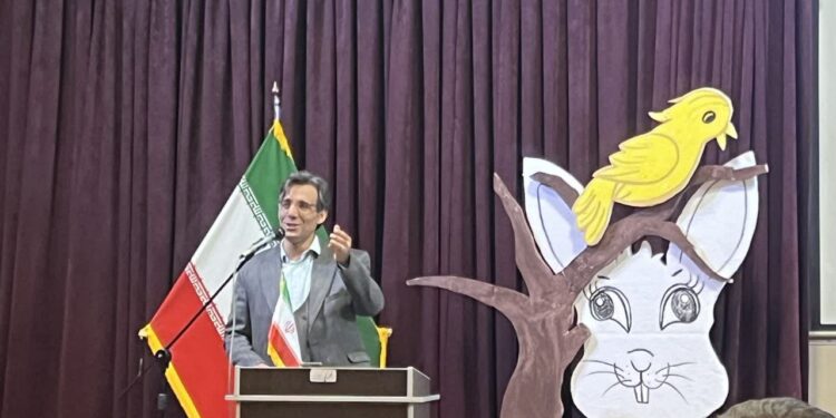 رونمایی از اولین جلد کتاب «بری باخ»؛ ترانه‌ها و اشعار کودکانه به زبان ترکی آذربایجانی