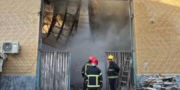 مهار آتش سوزی انباری در کرکج