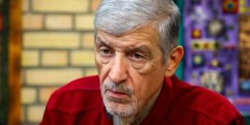 همین‌ها به سفارتخانه‌ها یورش بردند، زنان بدون حجاب زیادی در مراسم تشییع فرماندهان شهید اشک ریختند