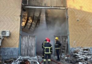 مهار آتش سوزی انباری در کرکج