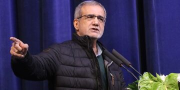 از آمریکا و این تهدیدات نمی‌ترسم/ ما روی طلا خوابیده‌ایم و گرسنه‌ایم!