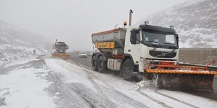 جاده‌های آذربایجان‌شرقی لغزنده است/ محورهای شمالی اهر مسدود